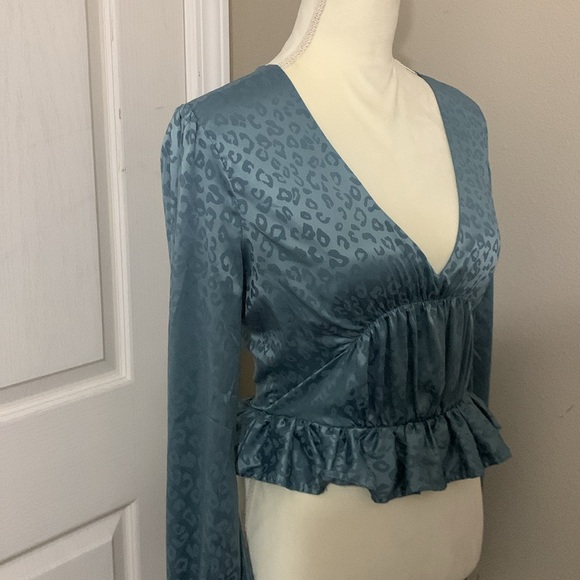 House of Harlow 1960 Blue Animal Print Cropped Blouse Size S - Picture 6 of 6